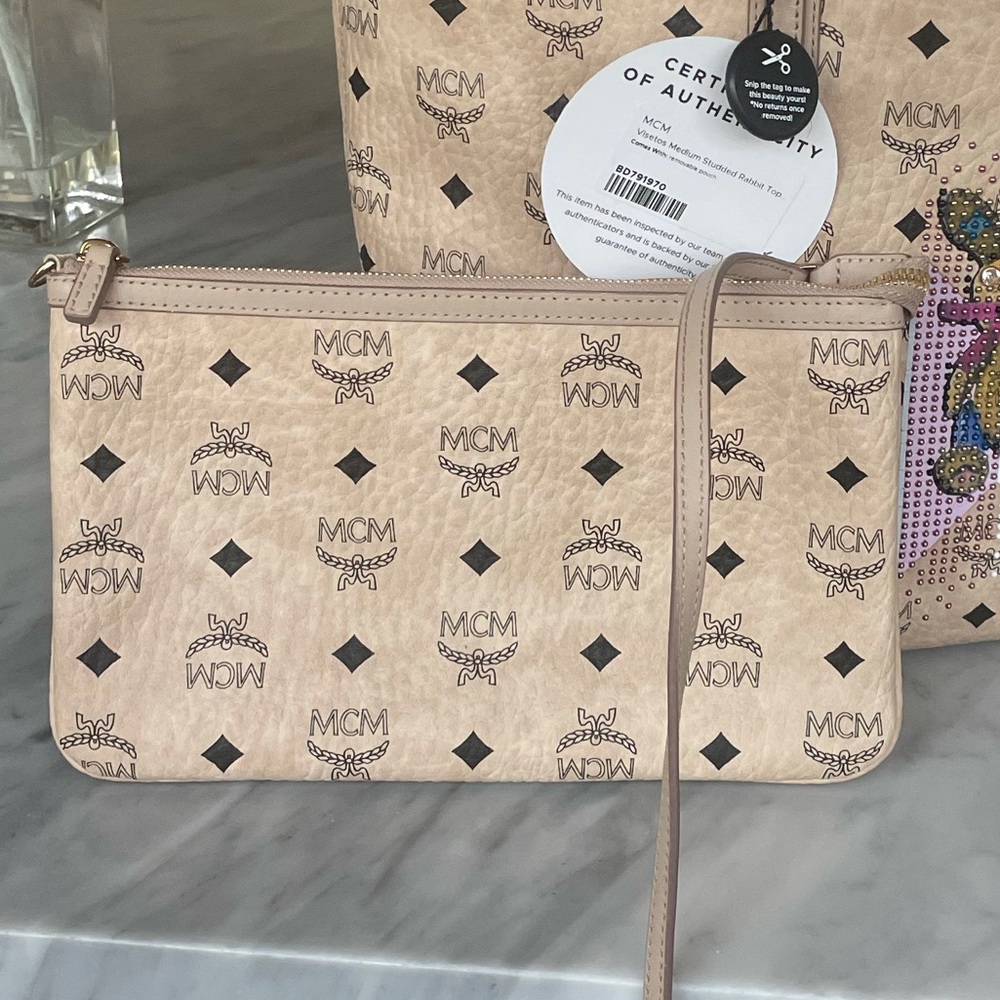 🍒authentic MCM Pochette wristlet